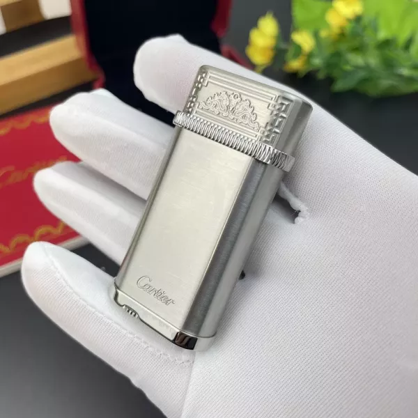 까르띠에 실버 톤 각인 디테일 가스 라이터
