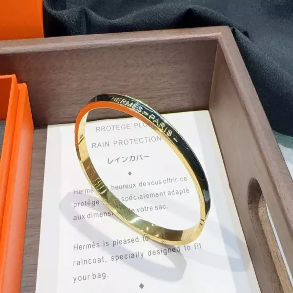 에르메스 골드 블랙 배색 좁은 에나멜 뱅글 팔찌