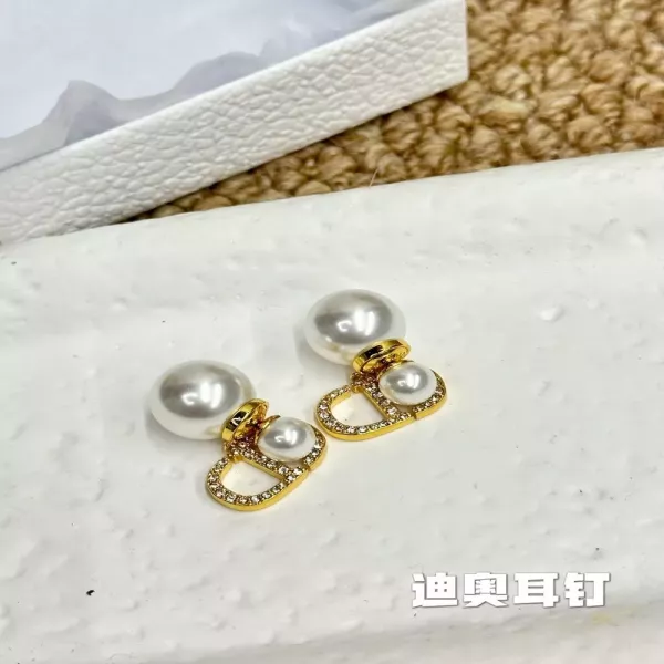 디올 진주 장식 골드톤 리본 귀걸이