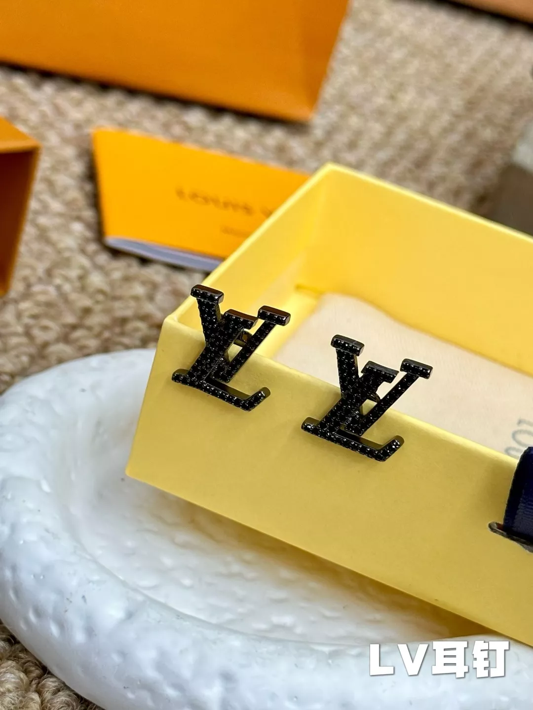 루이비통 LV 로고 925 실버침 이어링 상세 이미지 1