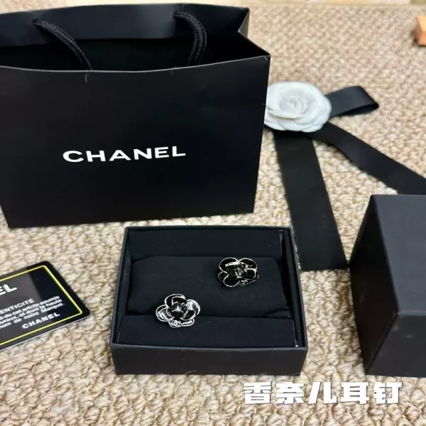 샤넬 플라워 모티브 실버침 귀걸이