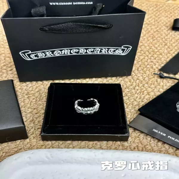 크롬하츠 오픈형 십자가 장식 실버톤 반지