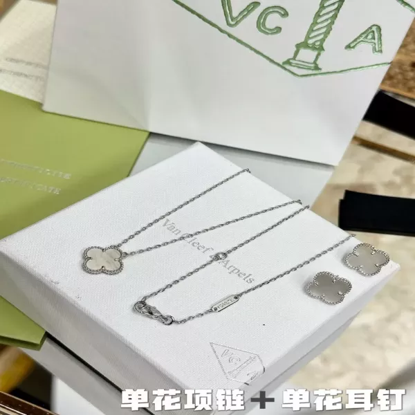 반클리프아펠 클로버 모티브 목걸이 귀걸이 주얼리 세트