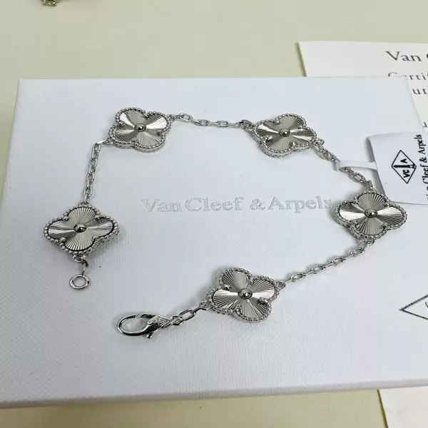 반클리프아펠 실버 톤 네잎클로버 모티브 파이브 모티브 팔찌