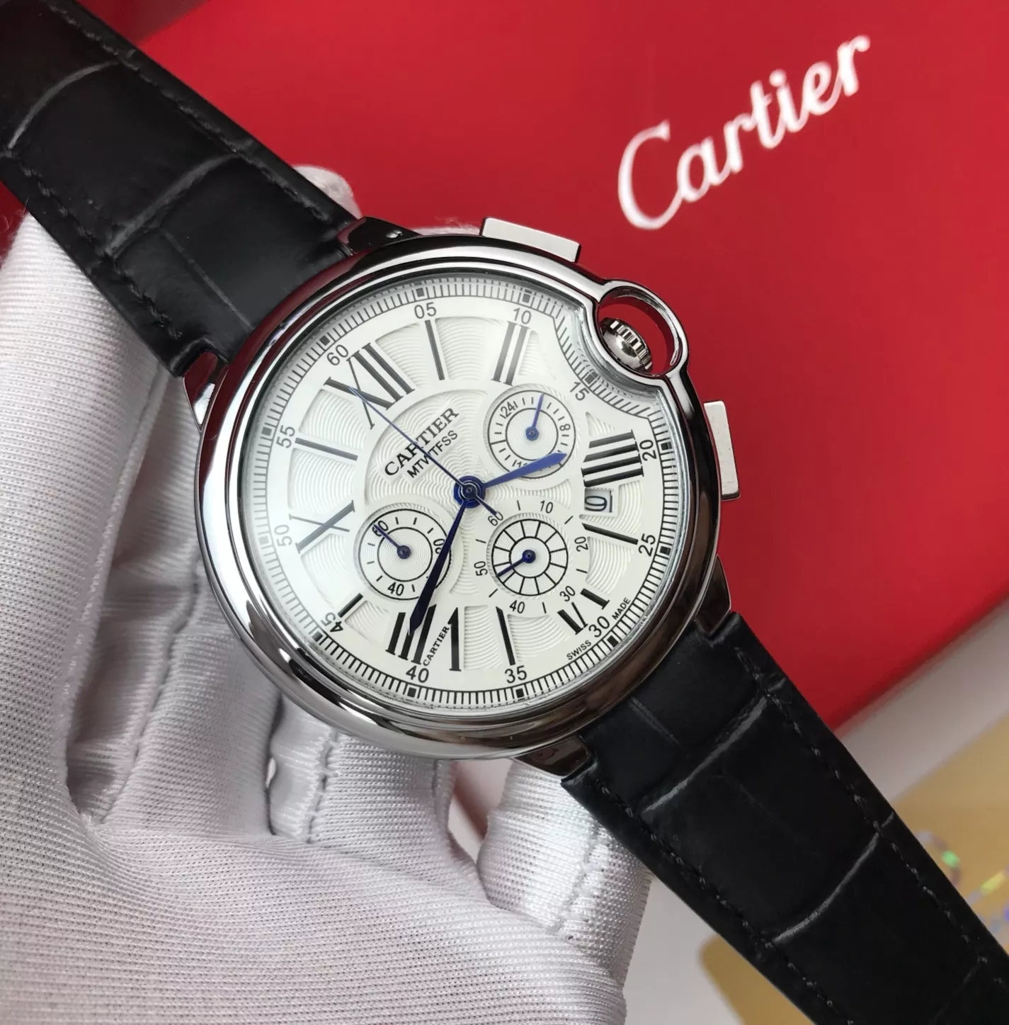 까르띠에 블루 벌룬 식스 핸즈 42mm 가죽 손목시계 상세 이미지 2