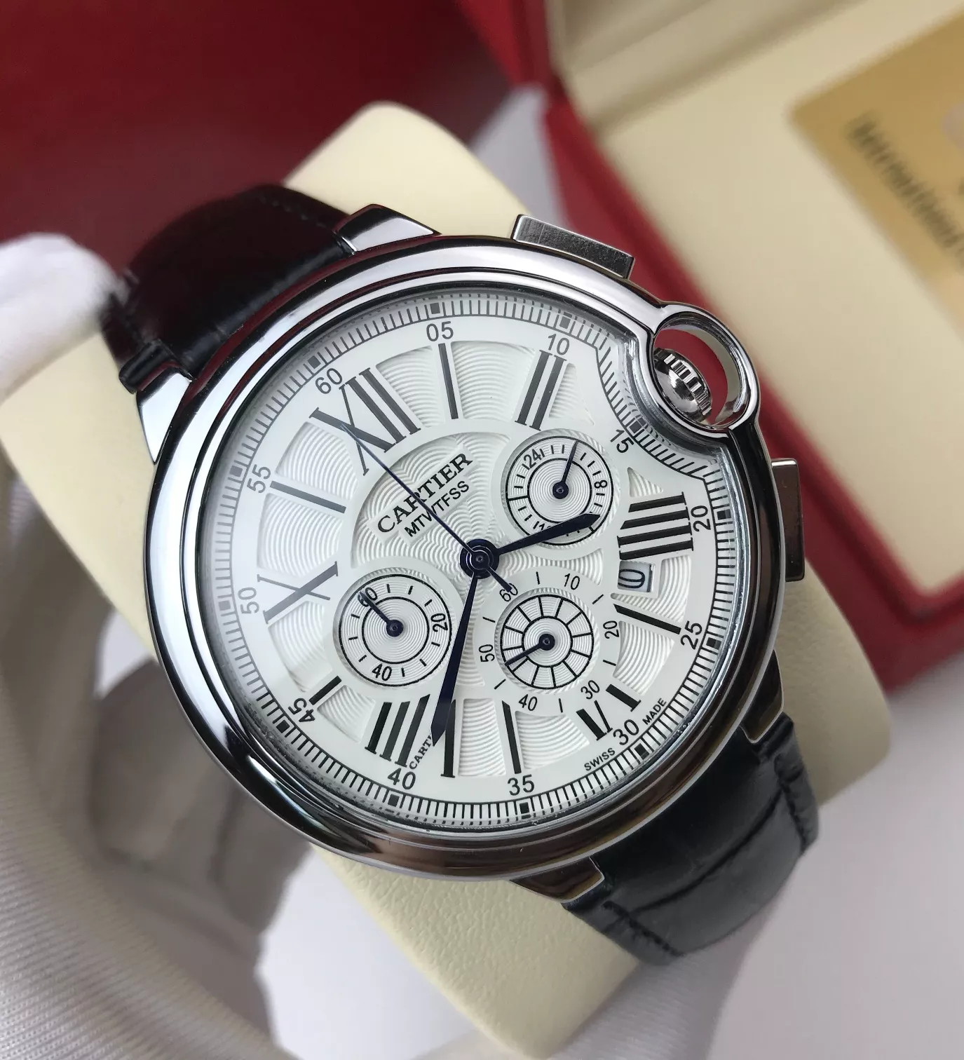 까르띠에 블루 벌룬 식스 핸즈 42mm 가죽 손목시계 상세 이미지 5