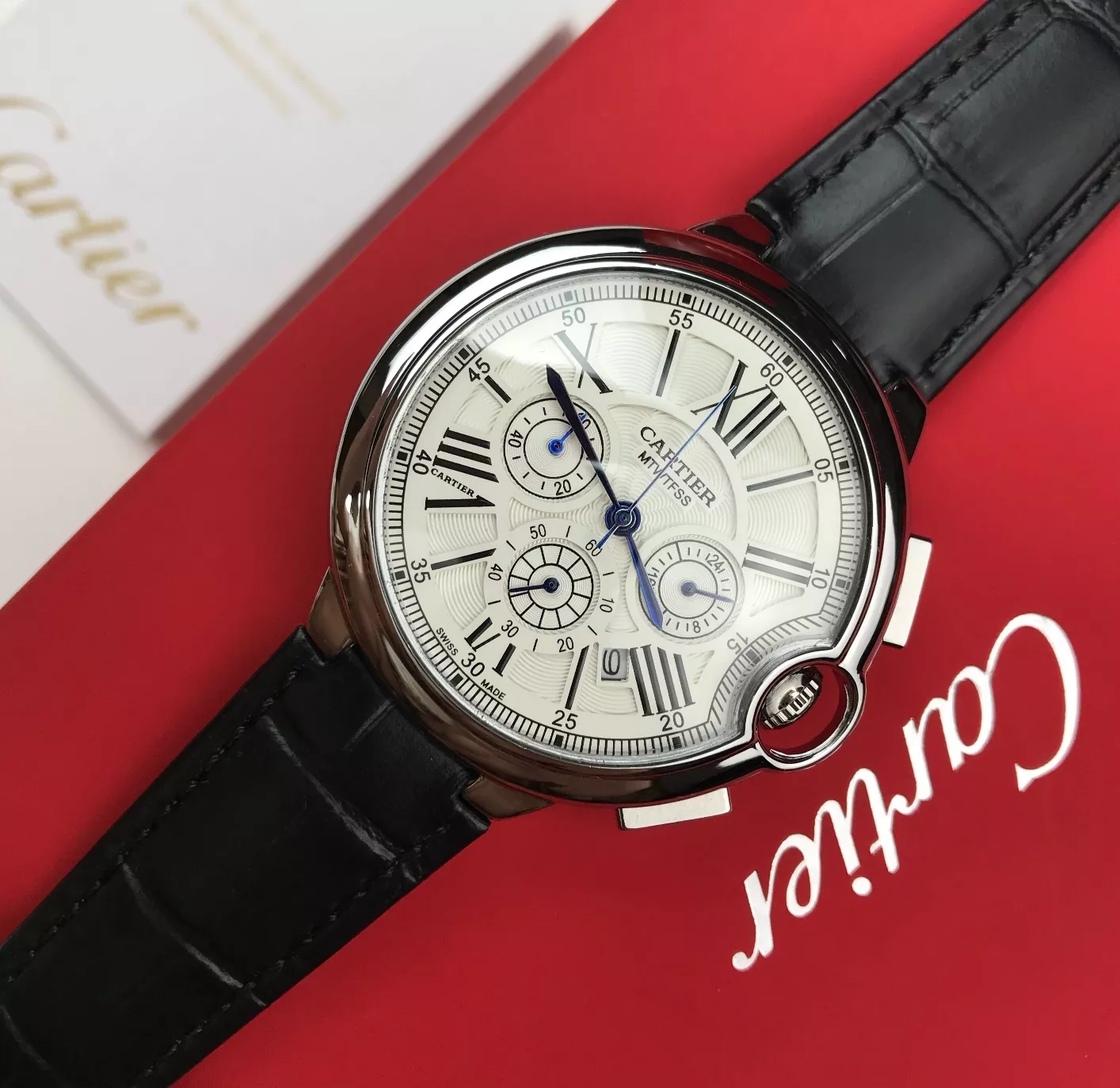 까르띠에 블루 벌룬 식스 핸즈 42mm 가죽 손목시계 상세 이미지 3
