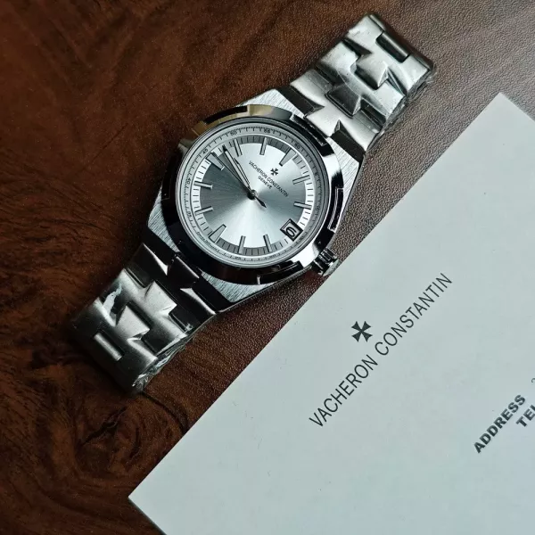바쉐론콘스탄틴 오버시즈 41mm 화이트 다이얼 메탈 시계