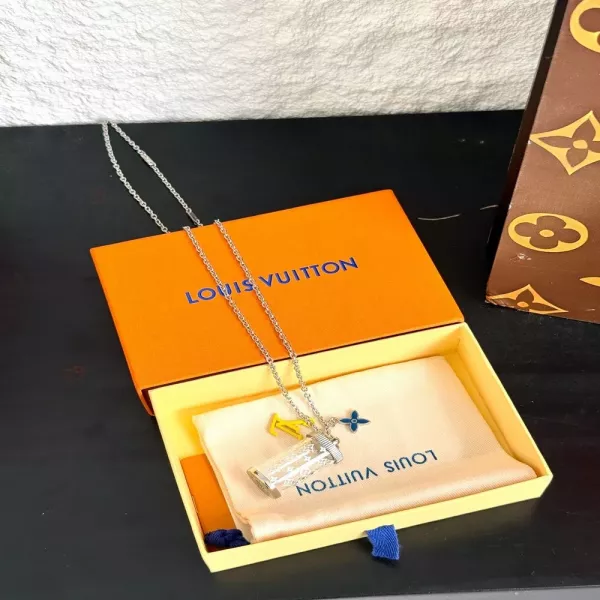 루이비통 투명 원통 참 장식 조절 체인 목걸이