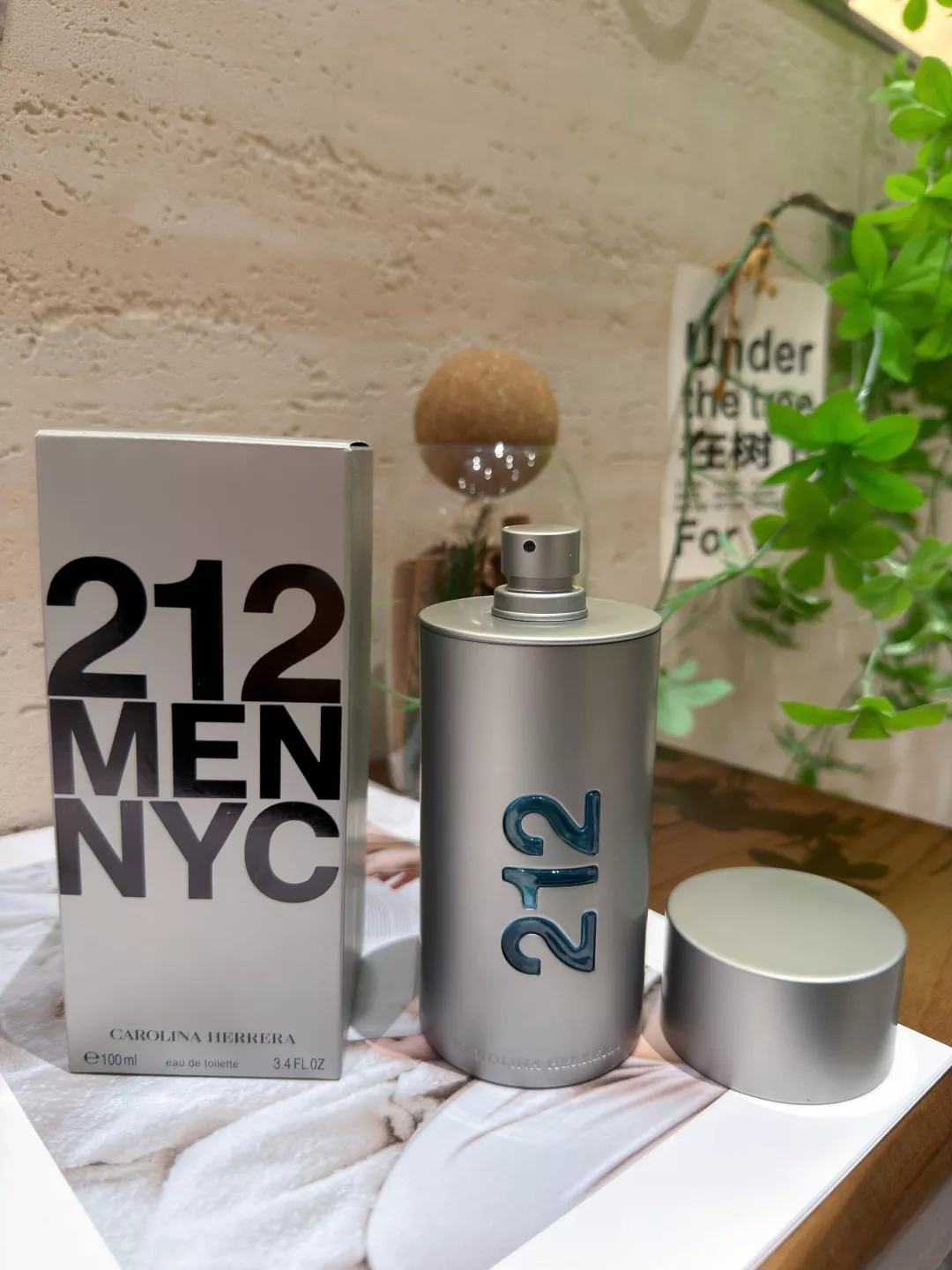 캐롤리나헤레라 212 맨 NYC 우디 플로럴 EDT 향수 상세 이미지 3