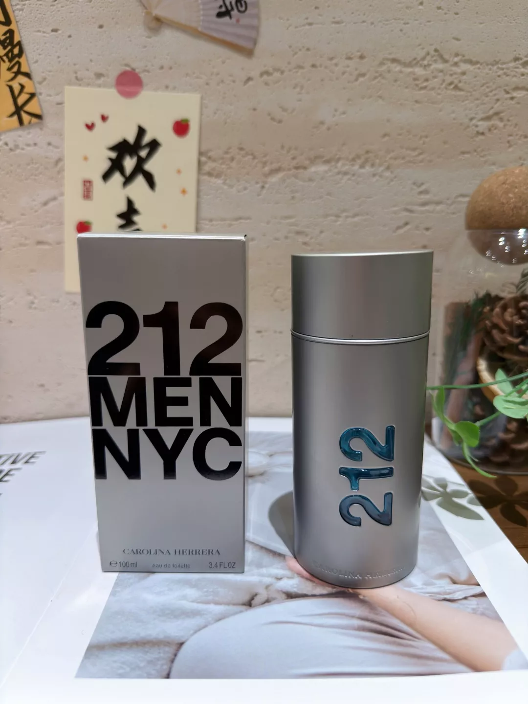 캐롤리나헤레라 212 맨 NYC 우디 플로럴 EDT 향수 상세 이미지 2