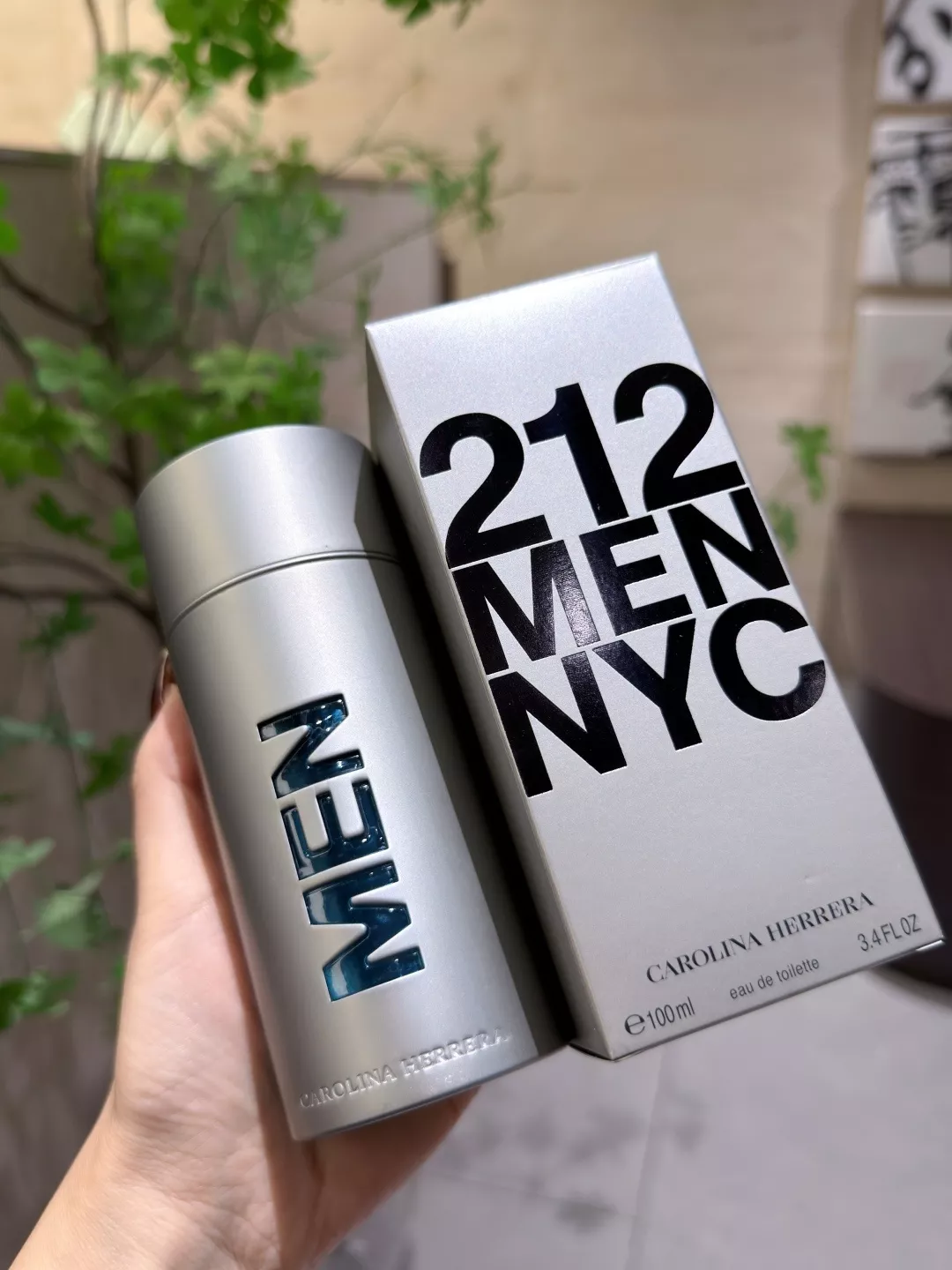 캐롤리나헤레라 212 맨 NYC 우디 플로럴 EDT 향수 상세 이미지 8