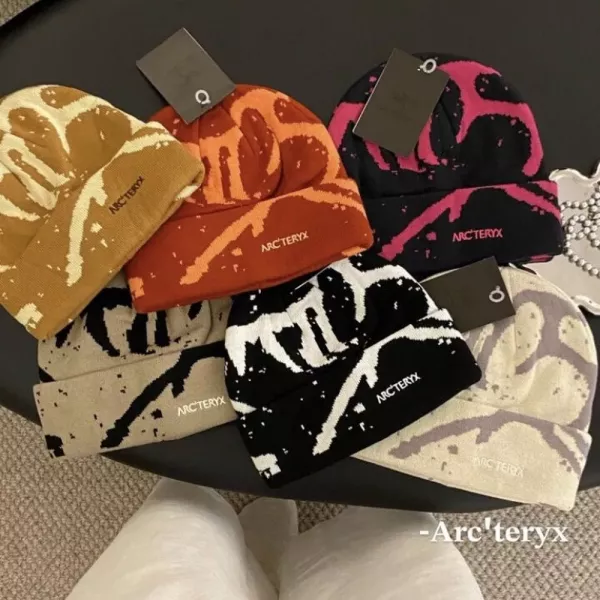 아크테릭스 카모 로고 보온 니트 비니