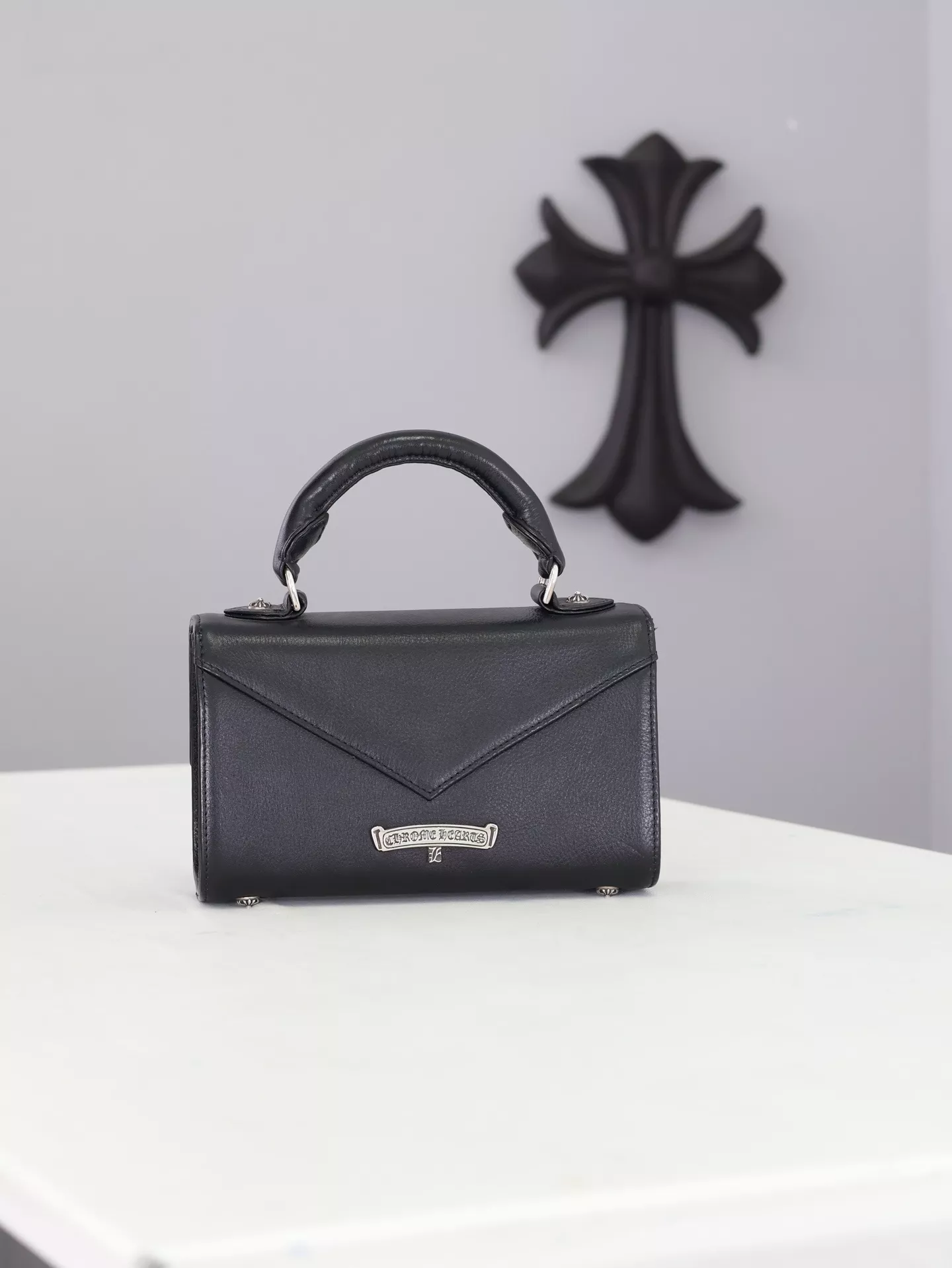 크롬하츠 벨라 콜라보 하트 소드 블랙 레더 바게트백 상세 이미지 3