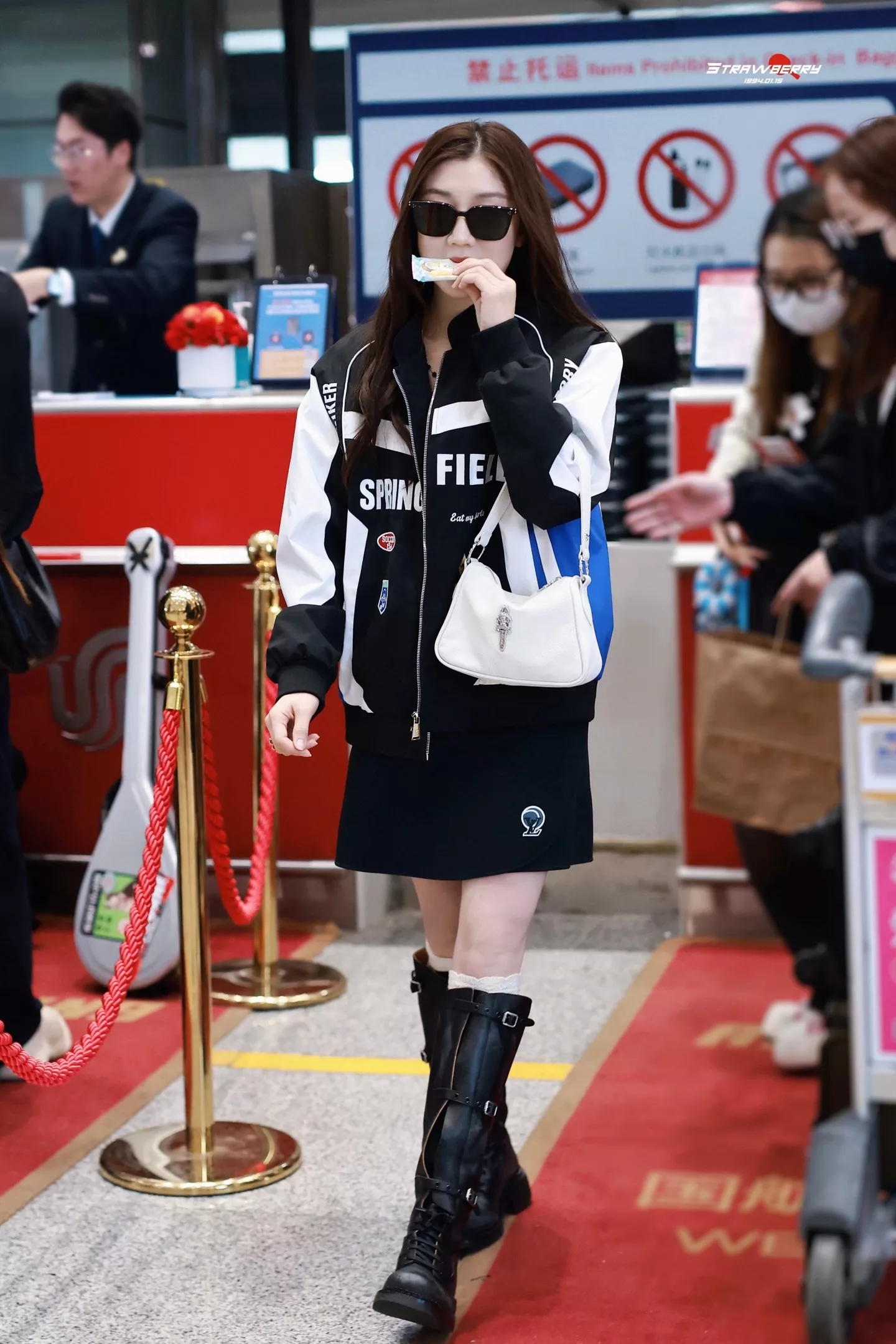 크롬하츠 화이트 그레인 카프스킨 실버 장식 숄더백 상세 이미지 16