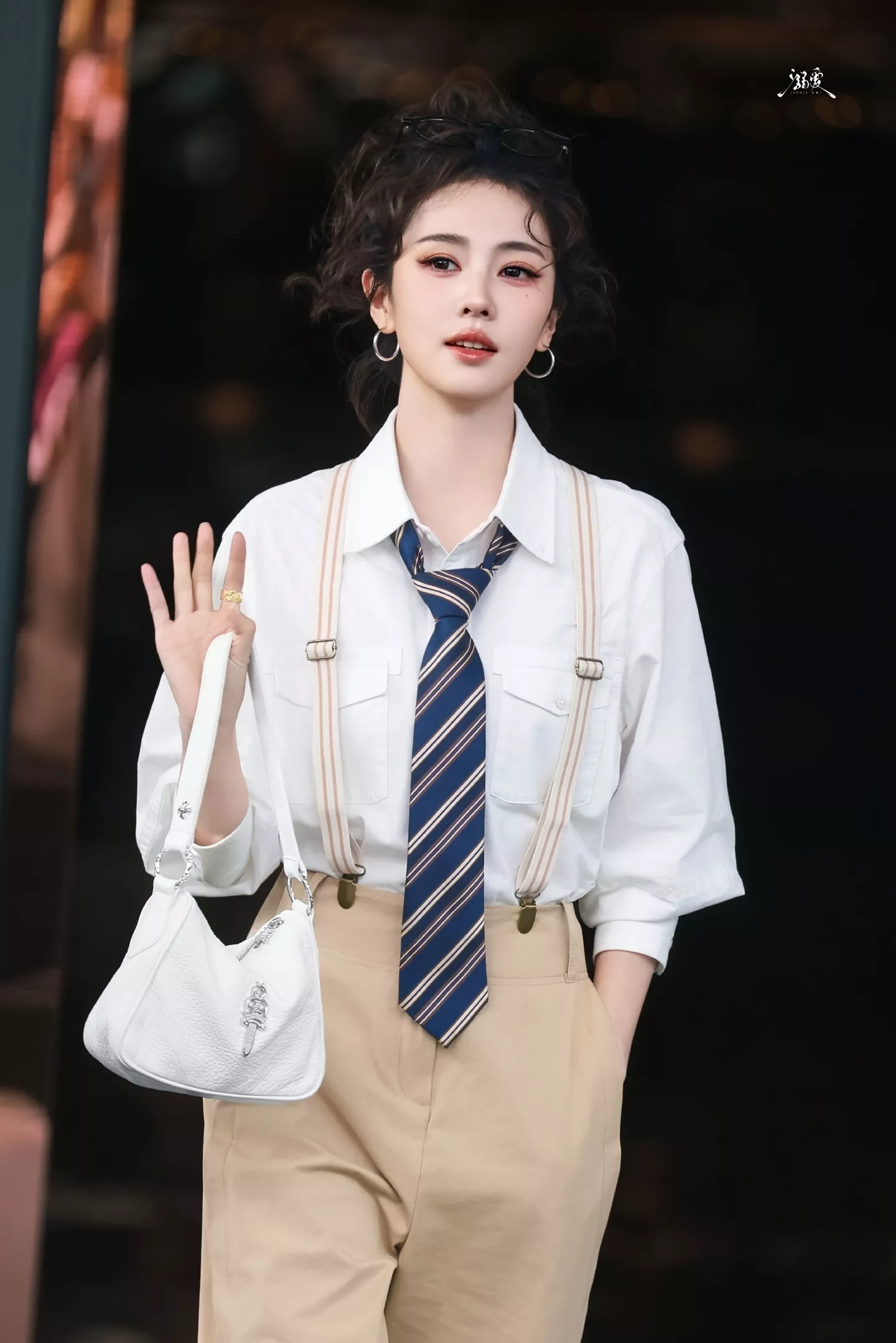 크롬하츠 화이트 그레인 카프스킨 실버 장식 숄더백 상세 이미지 13