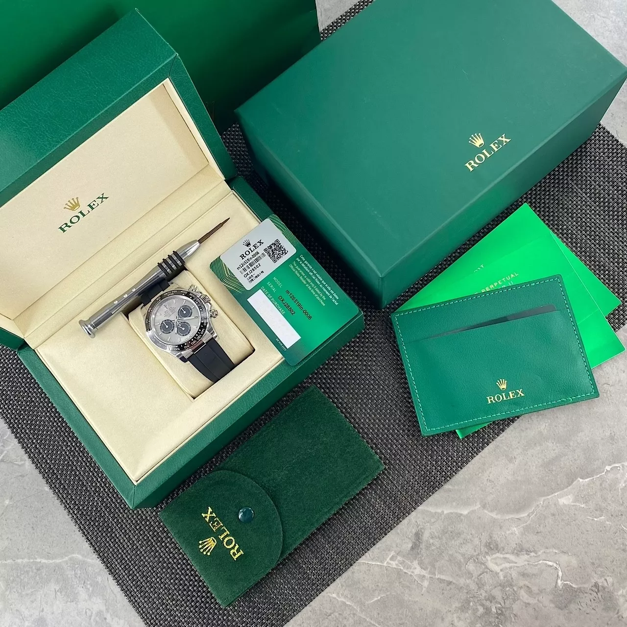 롤렉스 데이토나 40mm 블랙 세라믹 베젤 러버 크로노그래프 시계 상세 이미지 2