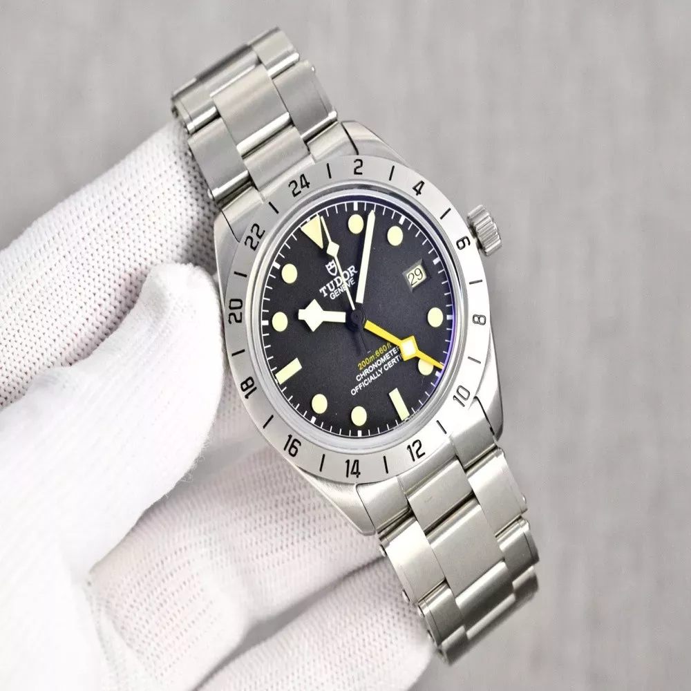 튜더 블랙베이 프로 39mm GMT 스테인리스 메탈 시계