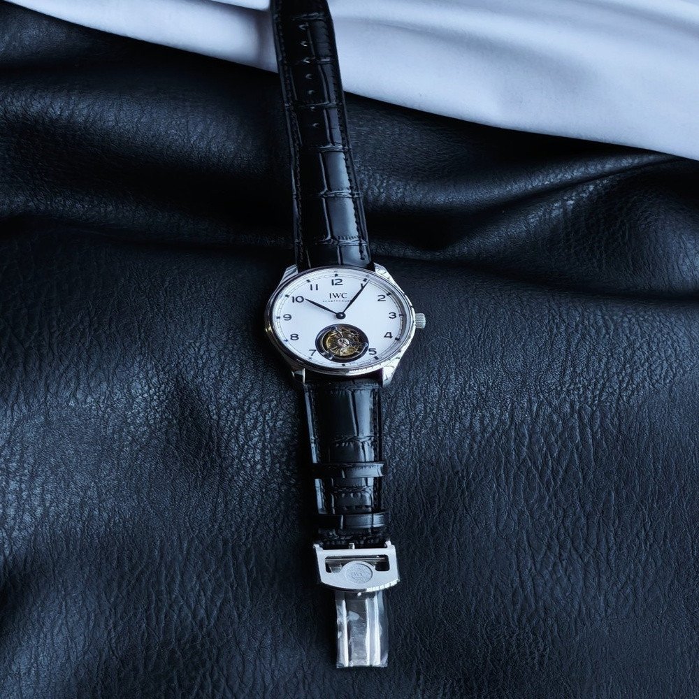 IWC샤프하우젠 투르비옹 42mm 사파이어 크리스탈 가죽 손목시계