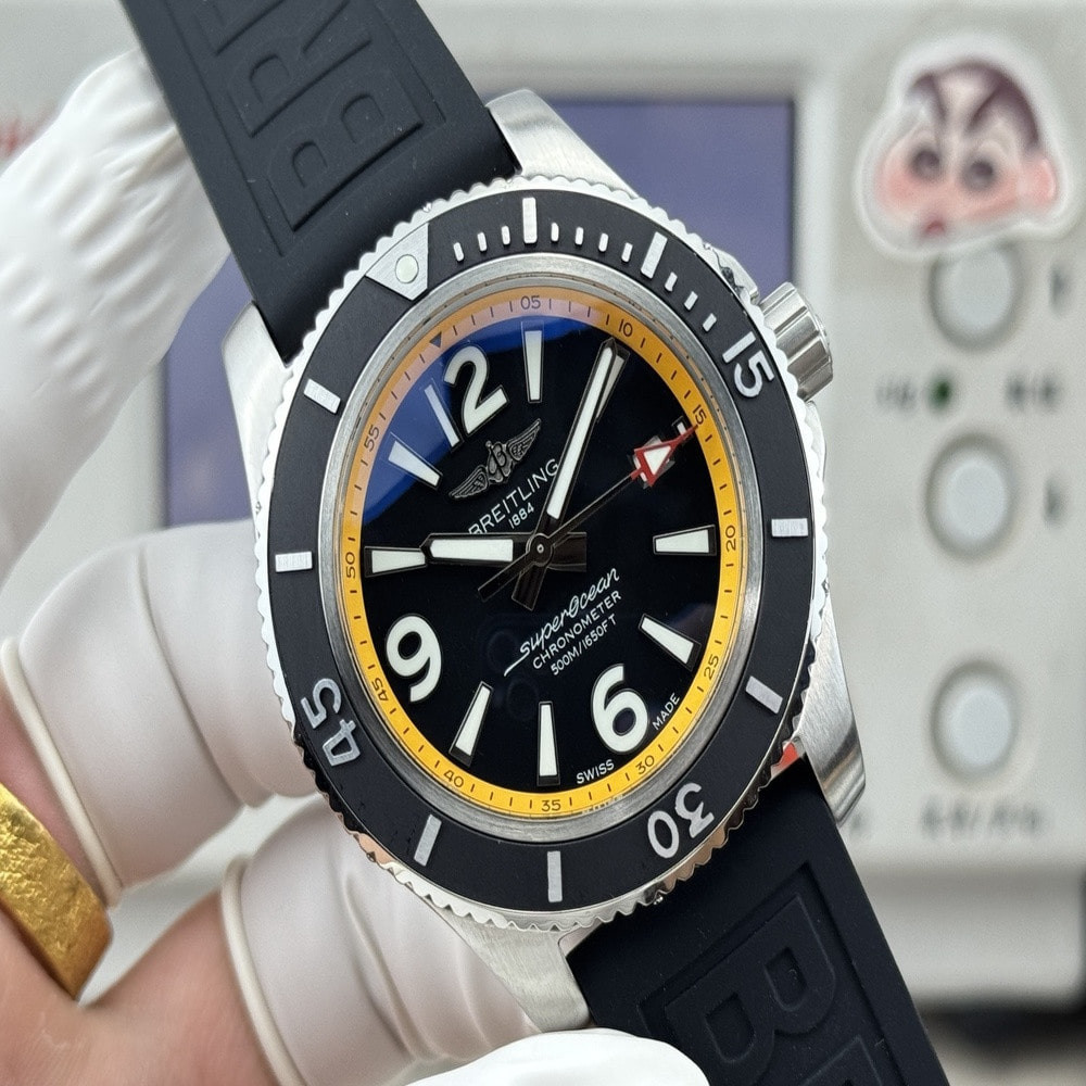 브라이틀링 슈퍼오션 13.3mm 스테인리스 러버 스트랩 손목시계