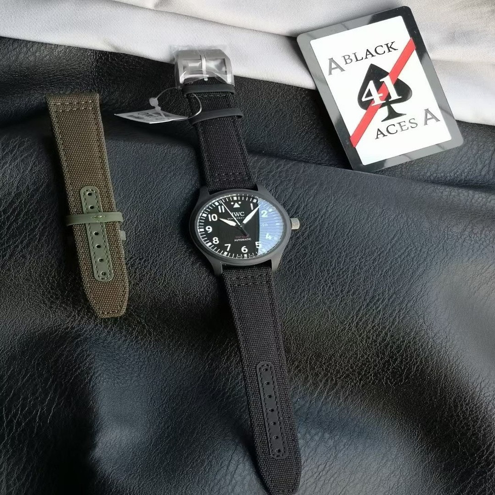 IWC샤프하우젠 파일럿 LX6 41mm 블랙 다이얼 패브릭 스트랩 손목시계