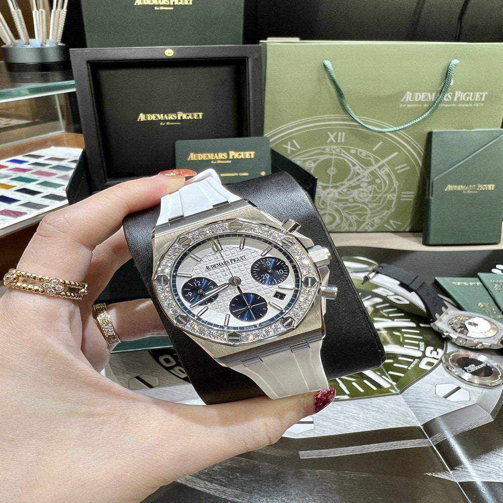 오데마피게 로열 오크 37mm 멀티기능 크로노그래프 기계식 손목시계