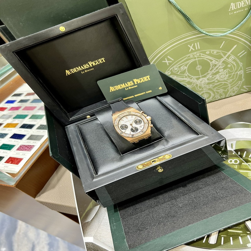오데마피게 로열오크 37mm 크로노그래프 러버 스트랩 기계식 손목시계