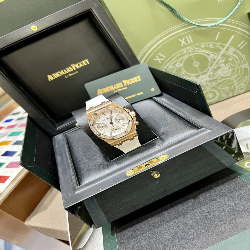 오데마피게 로열오크 37mm 멀티펑션 크로노그래프 기계식 손목시계