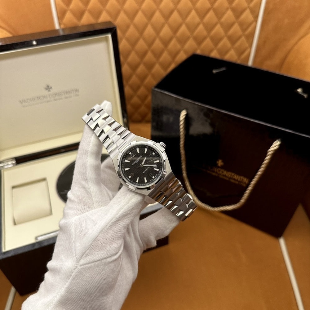 반클리프아펠 오버시즈 42mm 블랙 다이얼 메탈 시계