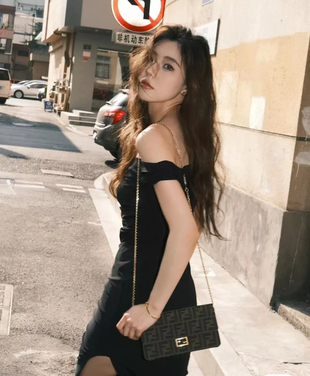 펜디 체인 스트랩 FF 자카드 바게트백 상세 이미지 14