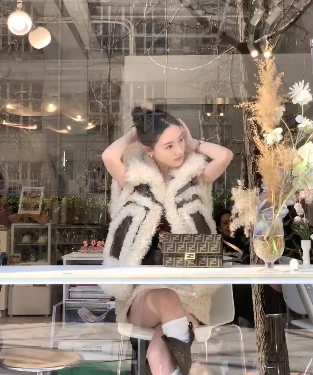 펜디 체인 스트랩 FF 자카드 바게트백 상세 이미지 19