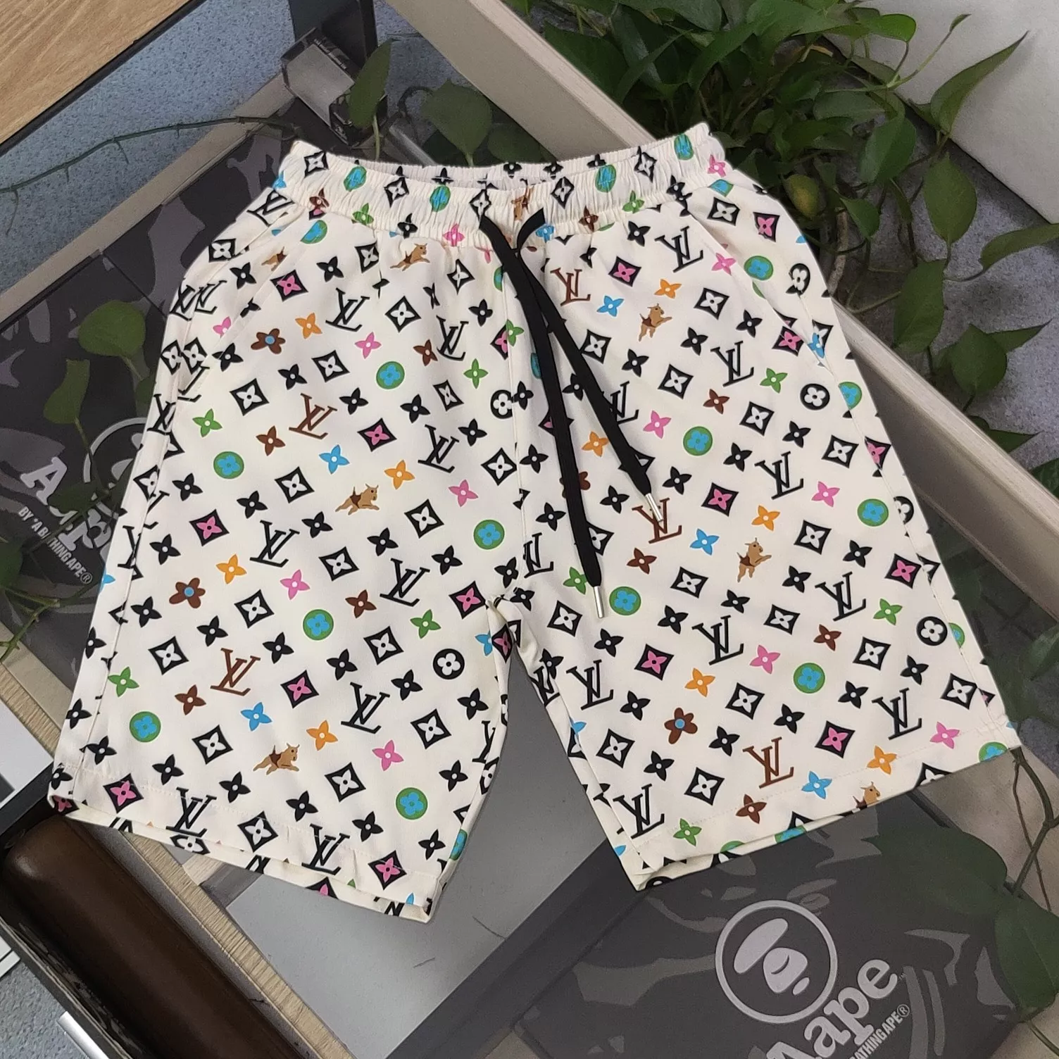 루이비통 LV 그래피티 올오버 프린트 비치 쇼츠 상세 이미지 1