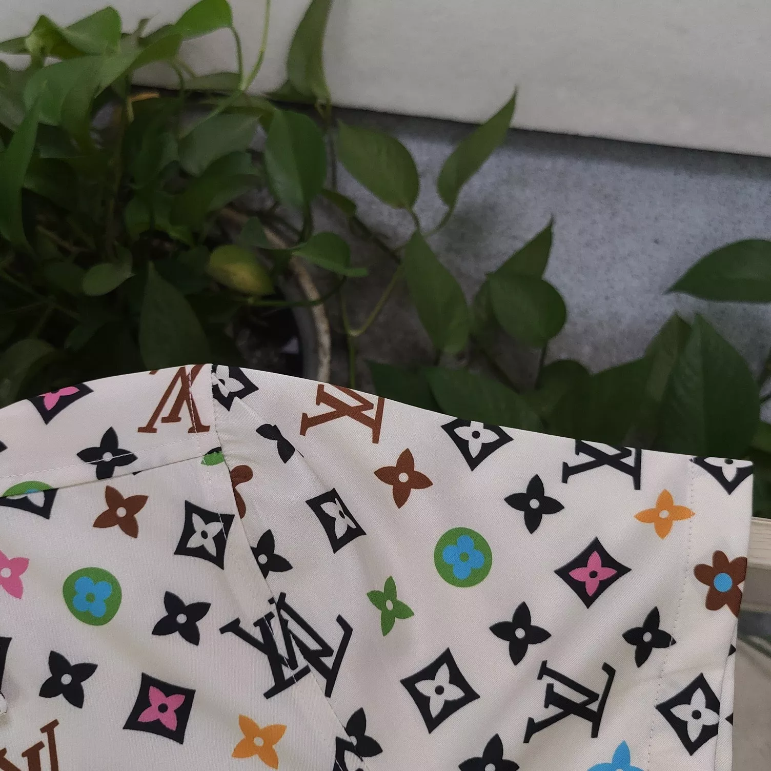 루이비통 LV 그래피티 올오버 프린트 반소매 셔츠 상세 이미지 6