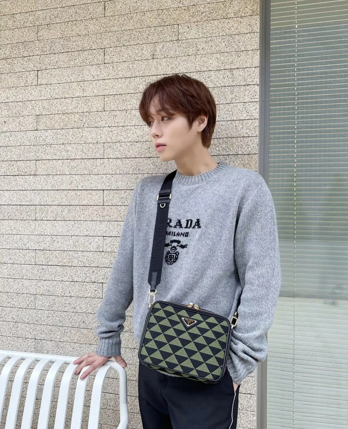 프라다 자수 로고 캐시미어 블렌드 라운드 니트 상세 이미지 18