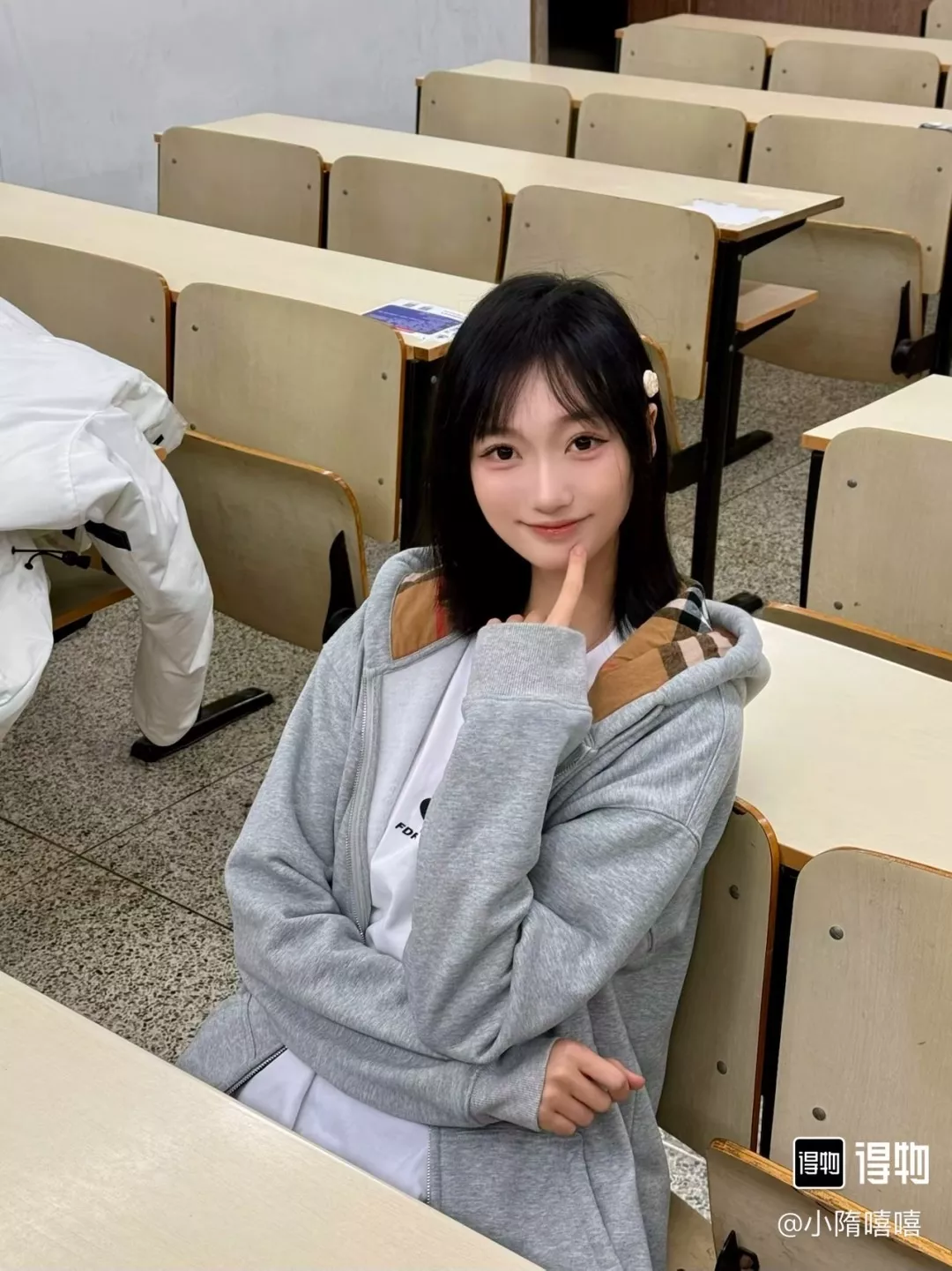 버버리 클래식 자수 로고 체크 안감 후드 재킷 상세 이미지 16