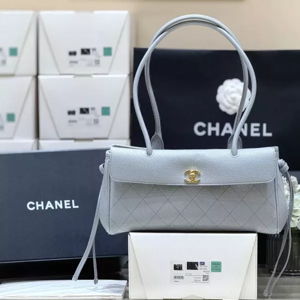 샤넬 퀼팅 플랩 라이치 그레인 바게트백