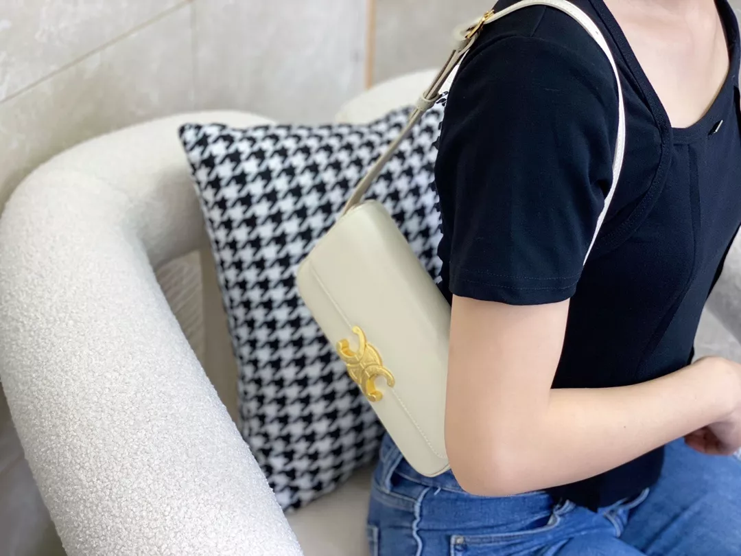 셀린느 트리옹프 플랩 레더 숄더백 상세 이미지 31