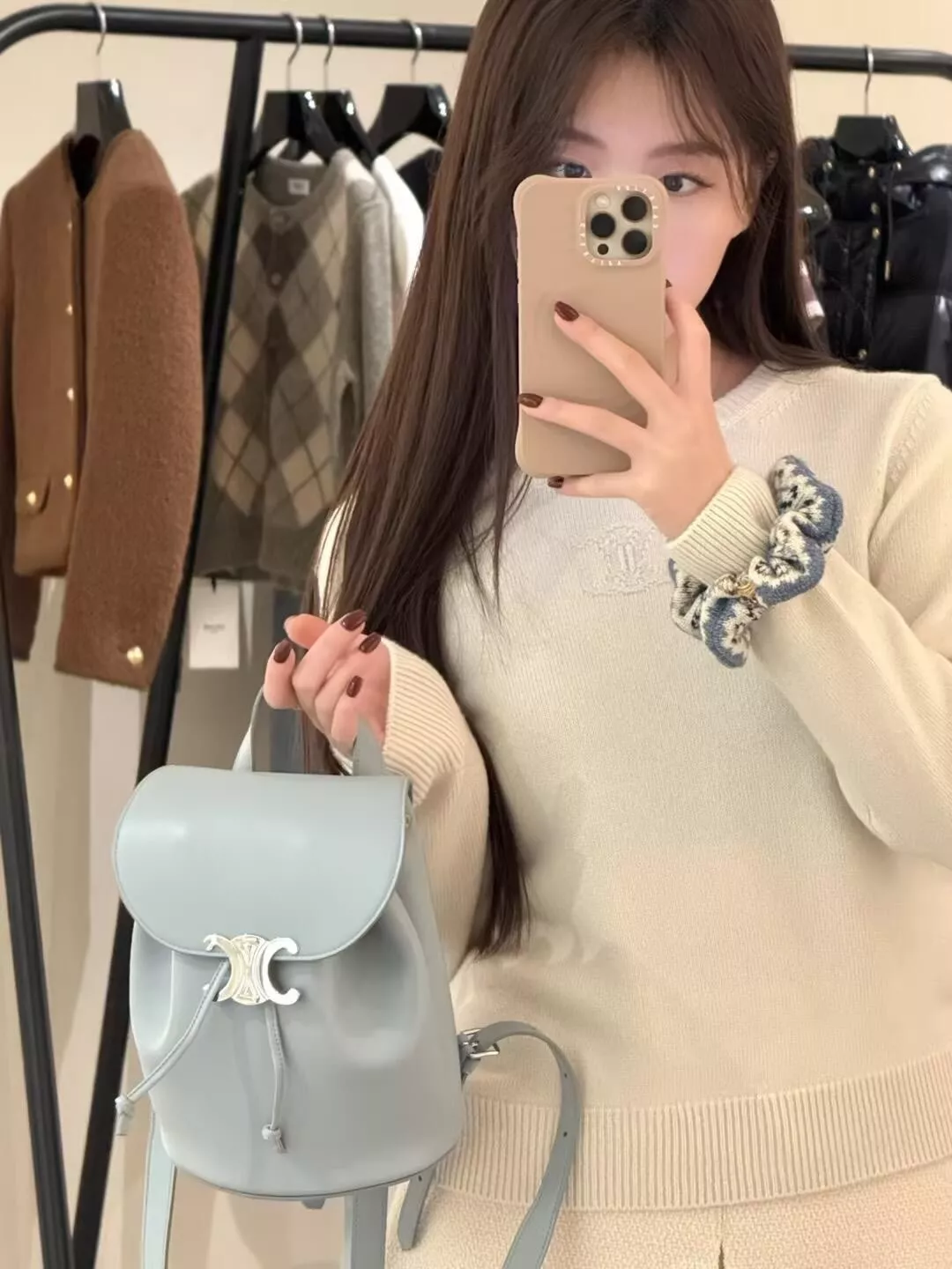 셀린느 트리오페 스무스 카프스킨 드로스트링 백팩 상세 이미지 40