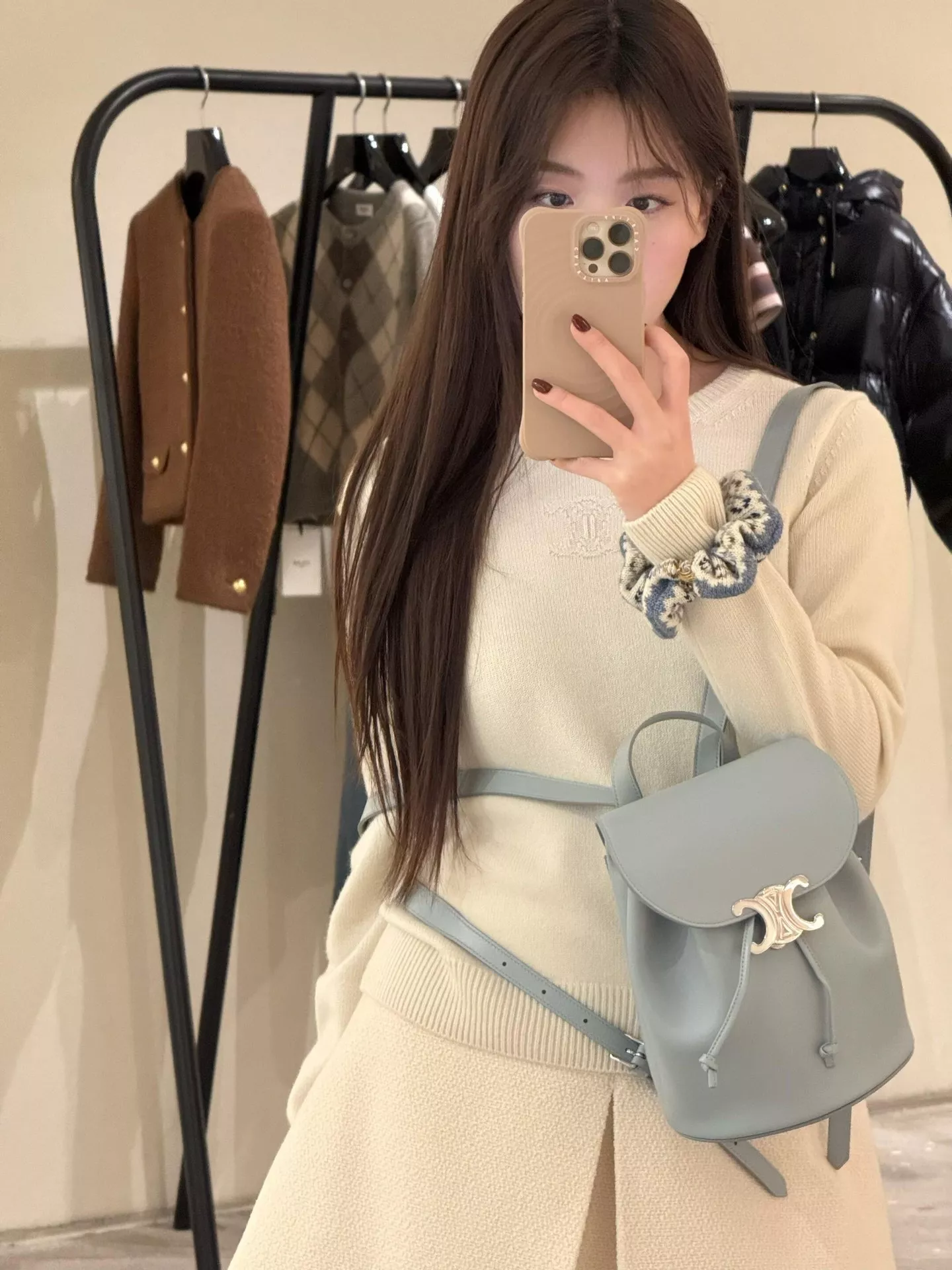 셀린느 트리오페 스무스 카프스킨 드로스트링 백팩 상세 이미지 38