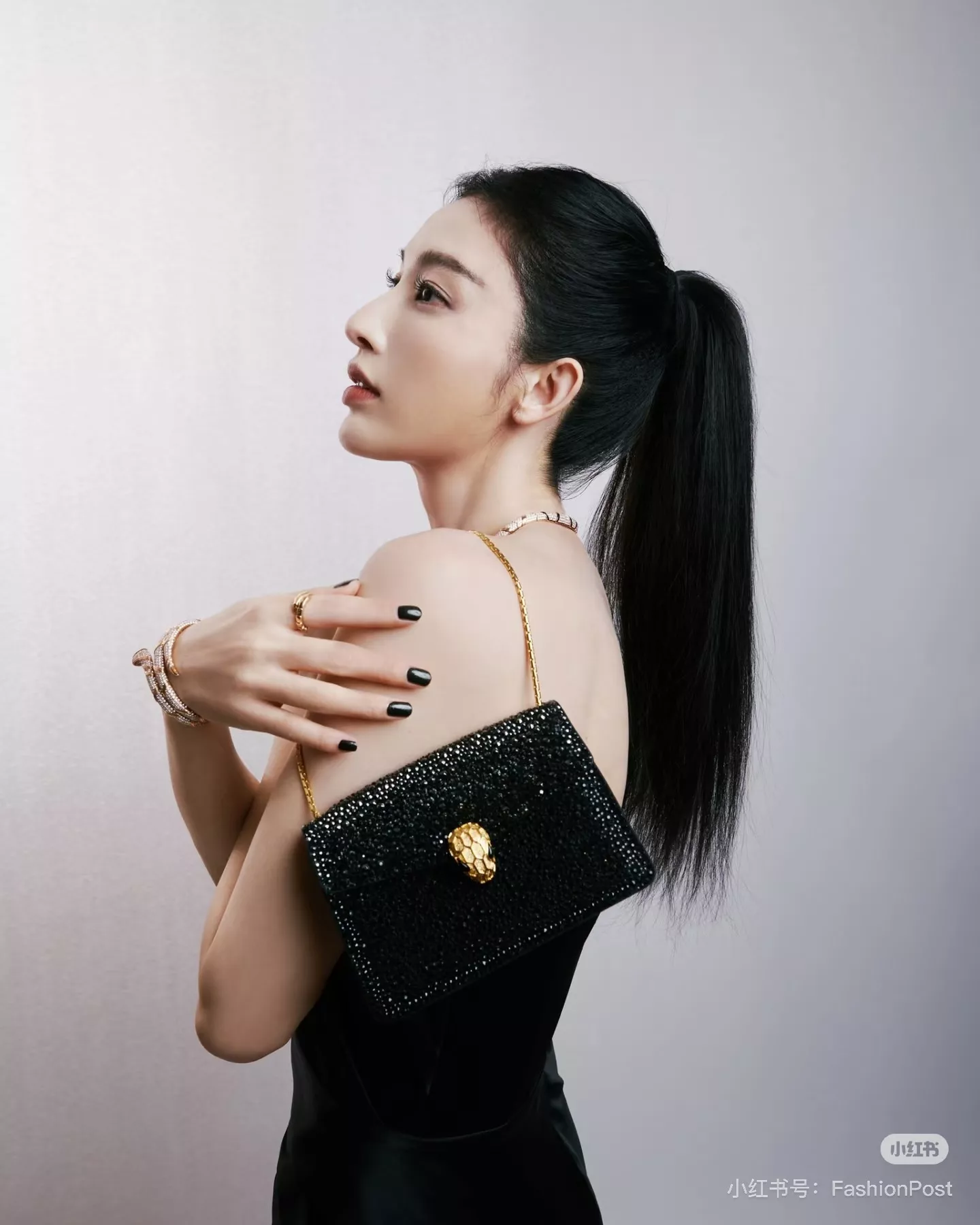 불가리 세르펜티 포에버 크리스탈 스웨이드 미니 크로스백 상세 이미지 21