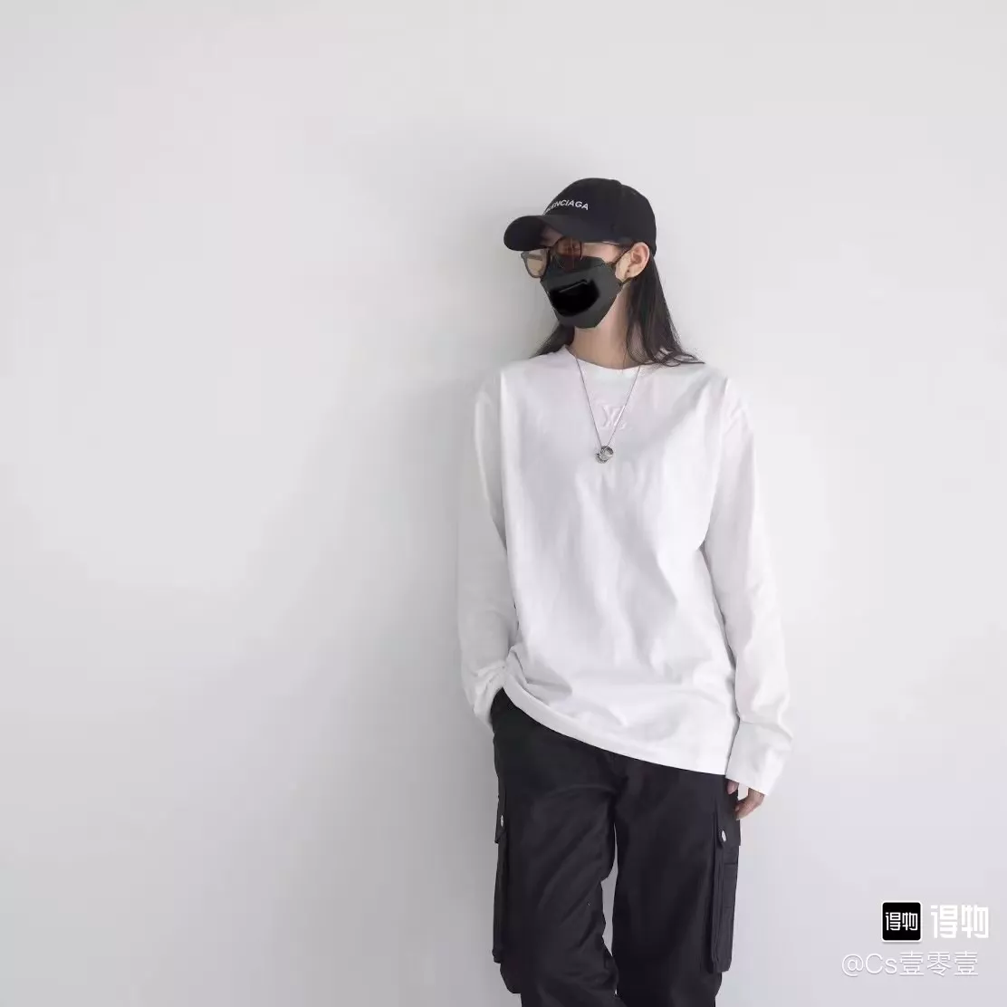 루이비통 엠보스 로고 실리콘 자수 긴소매 티셔츠 상세 이미지 23