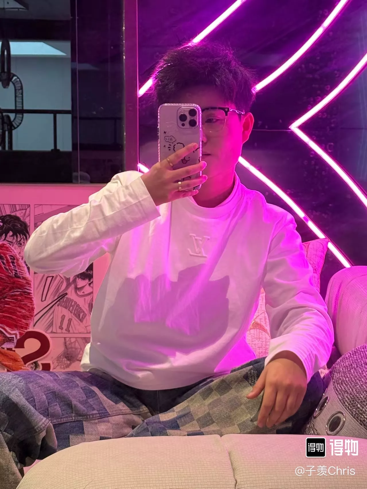 루이비통 엠보스 로고 실리콘 자수 긴소매 티셔츠 상세 이미지 22