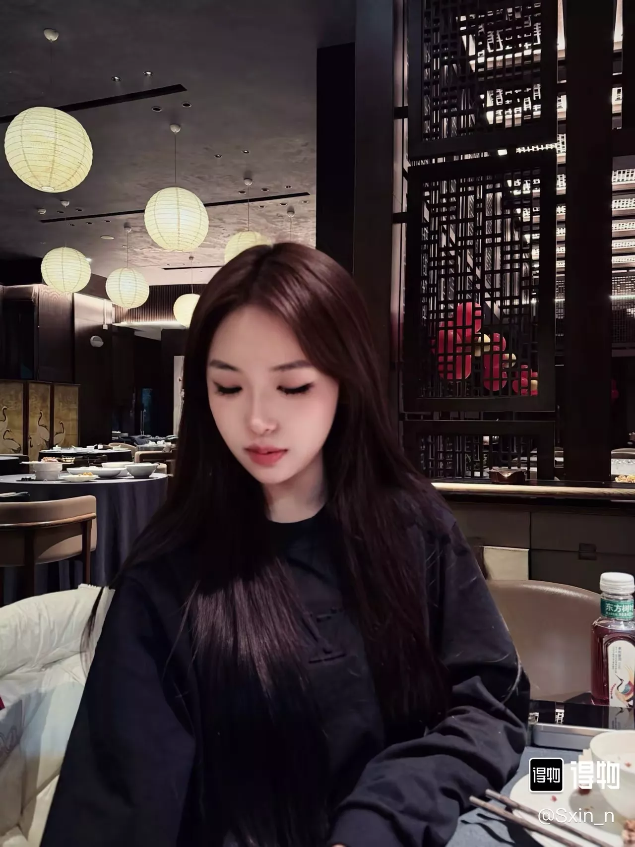 루이비통 엠보스 로고 실리콘 자수 긴소매 티셔츠 상세 이미지 24