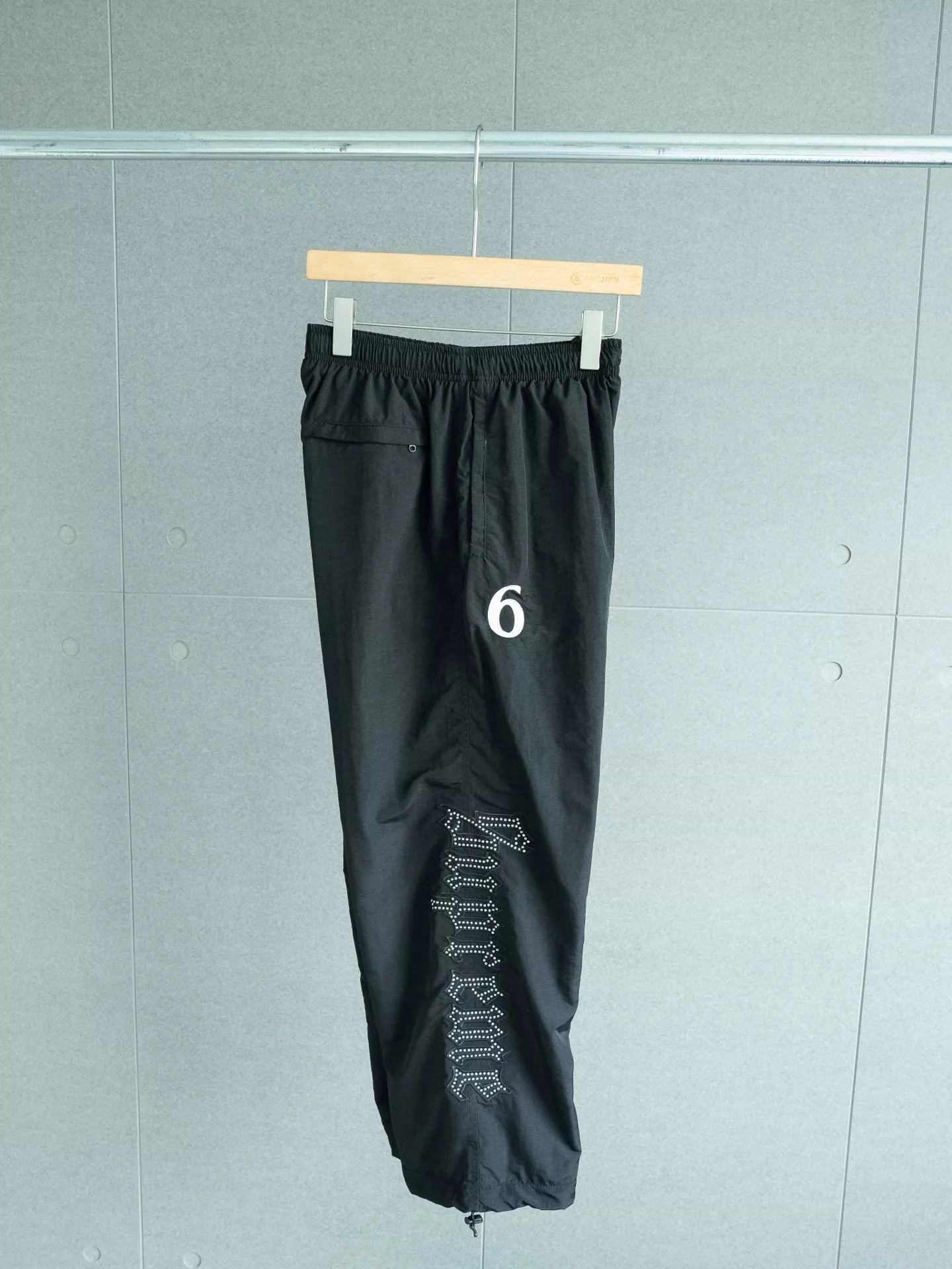 슈프림 라인스톤 자수 로고 나일론 트랙 팬츠 상세 이미지 8