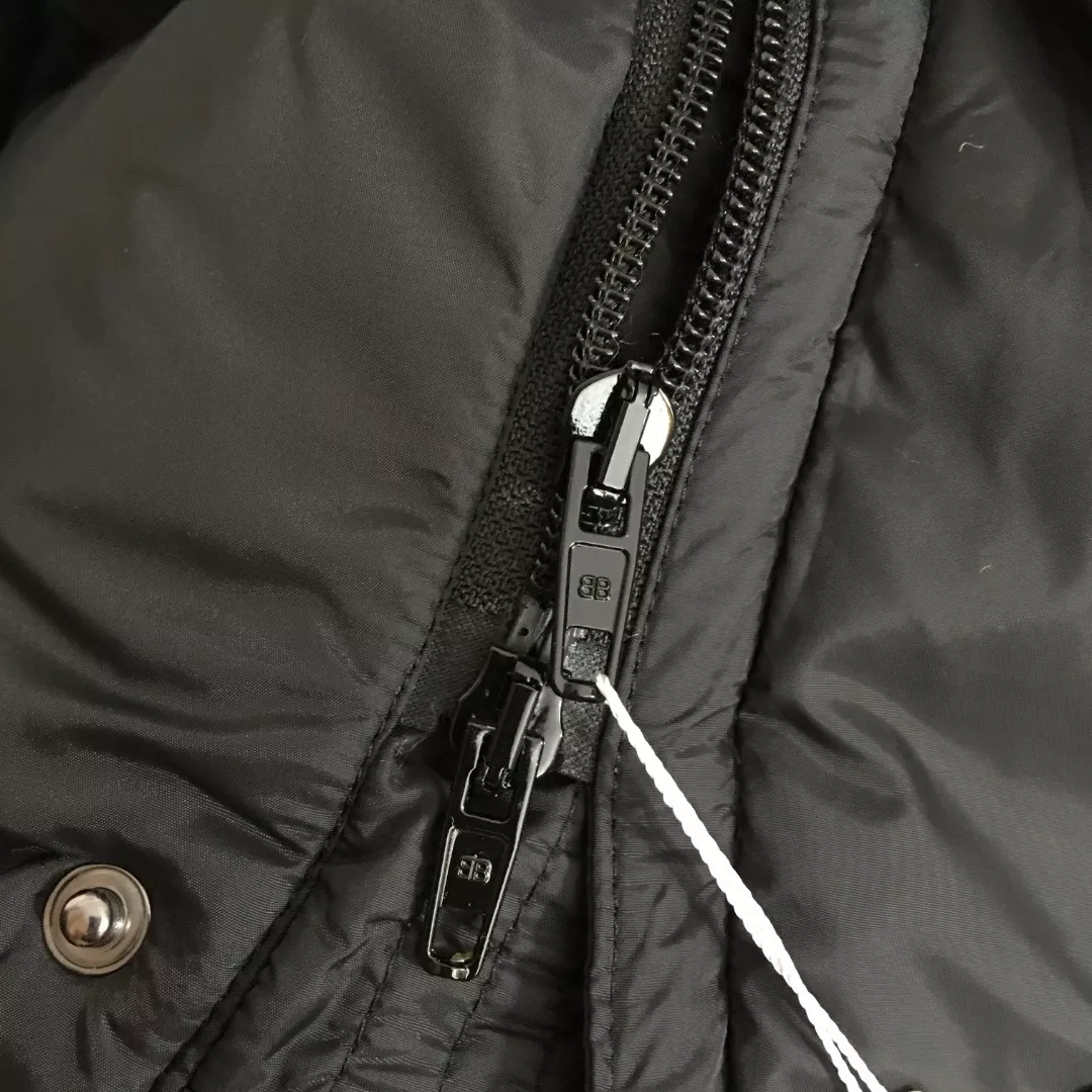 발렌시아가 BB 자수 로고 후드 쇼트 패딩 상세 이미지 5