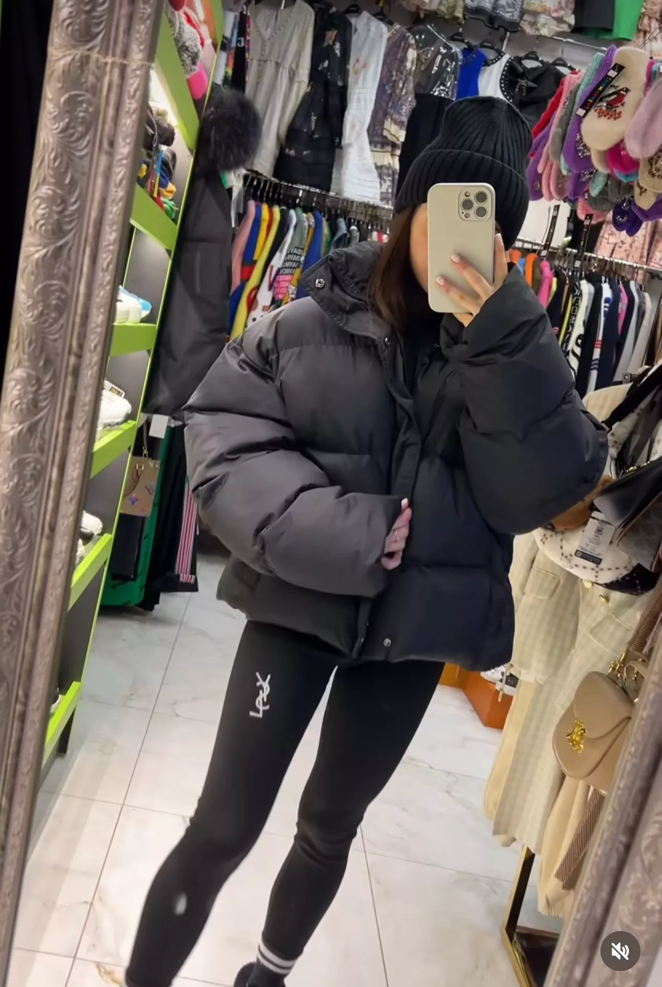발렌시아가 BB 자수 로고 후드 쇼트 패딩 상세 이미지 13