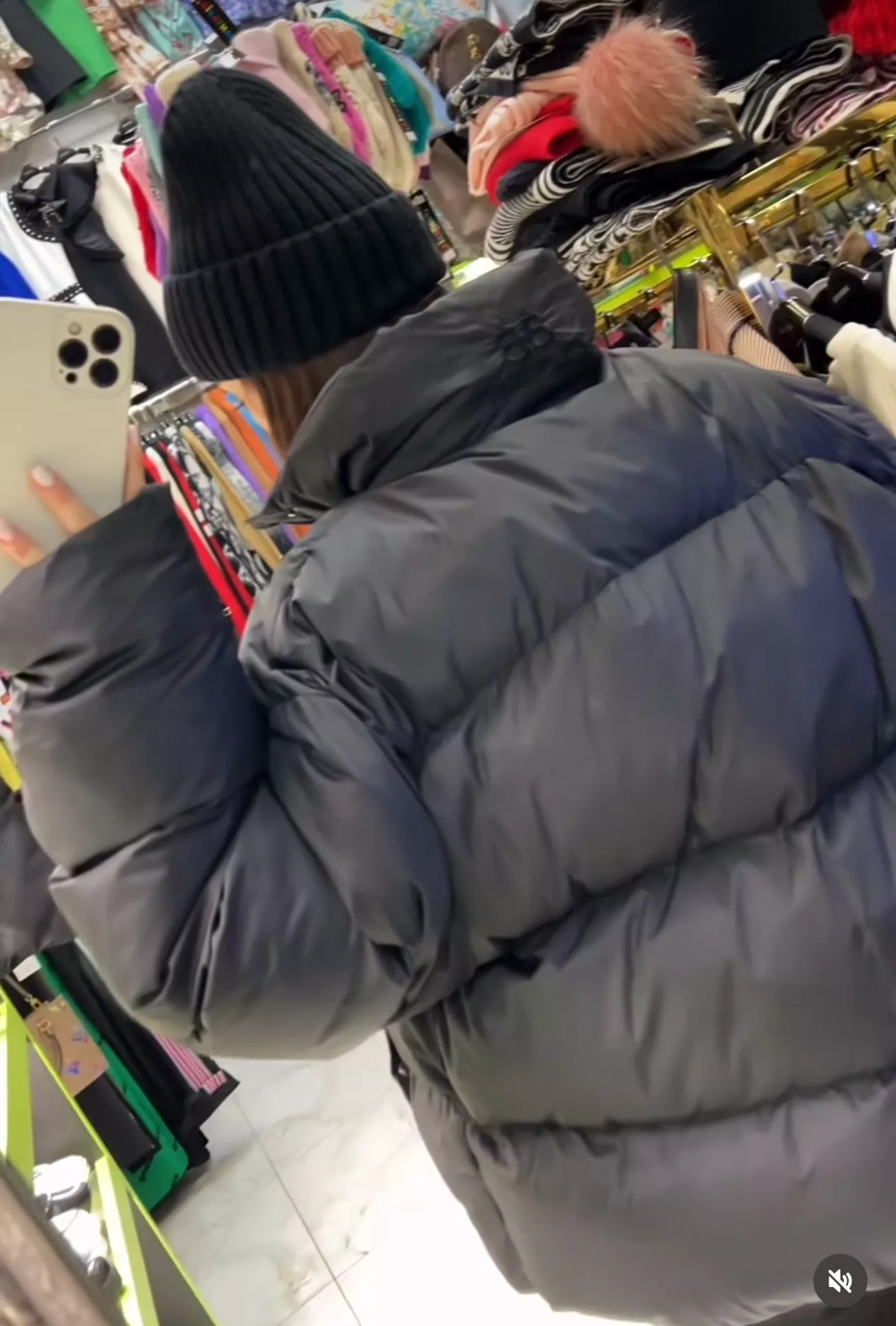 발렌시아가 BB 자수 로고 후드 쇼트 패딩 상세 이미지 14