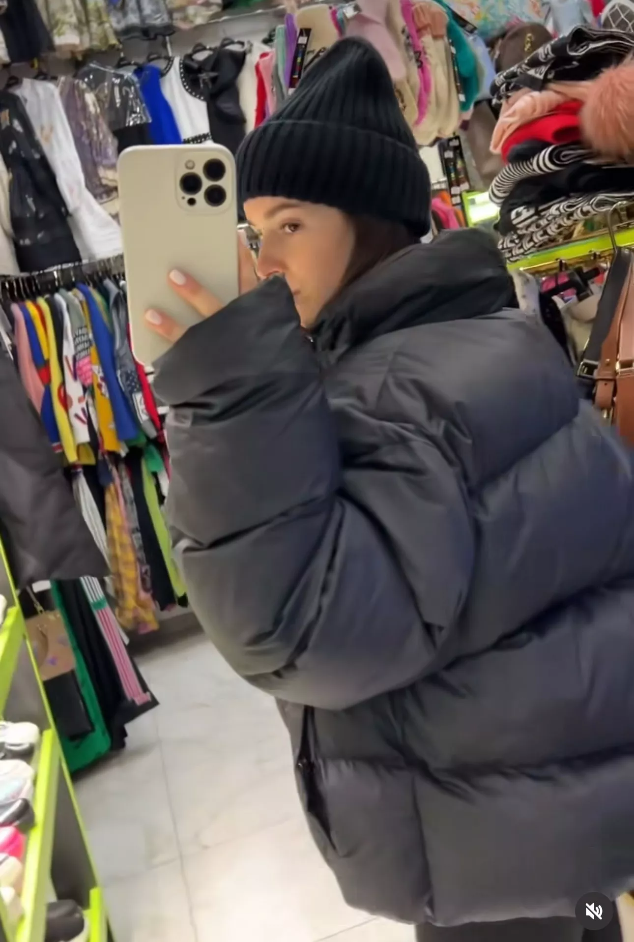 발렌시아가 BB 자수 로고 후드 쇼트 패딩 상세 이미지 12