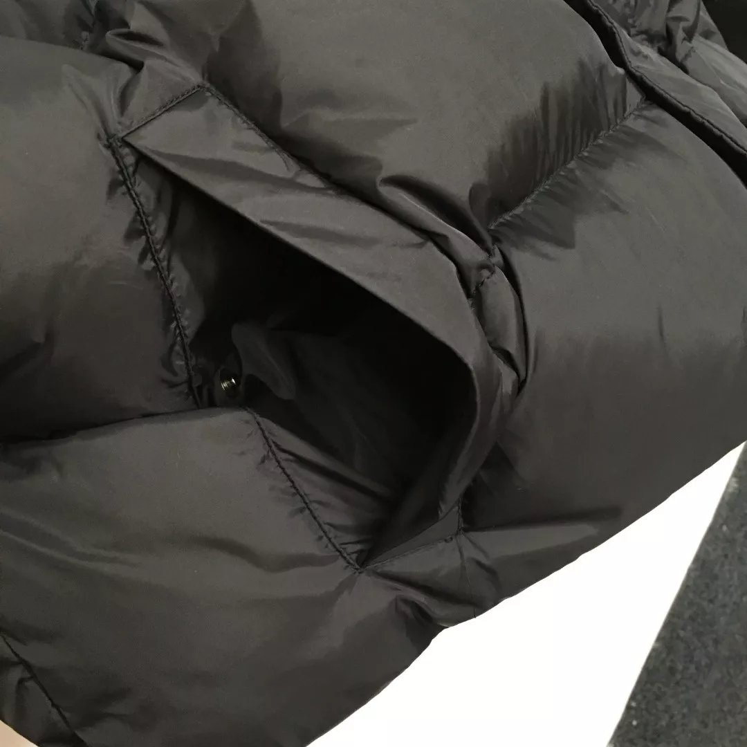 발렌시아가 BB 자수 로고 후드 쇼트 패딩 상세 이미지 3