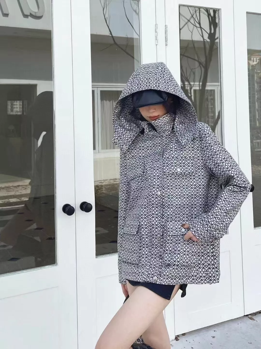 로에베 올오버 로고 벨티드 후드 재킷 상세 이미지 12